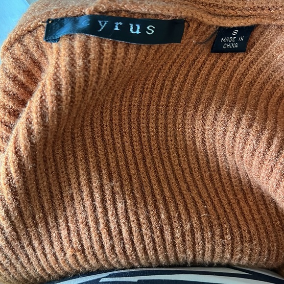 Cyrus Long Cardigan Sweater Pockets size small - Picture 5 of 5